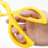 Ножиці-слайсер Bananenschneider ножиці для нарізки бананів, ручний кухонний слайсер, бананорезка з харчового пластику для кухні Жовта