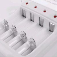 Зарядное устройство с ААА аккумуляторами Jiabao Digital Charger JB-212 AA/AAA