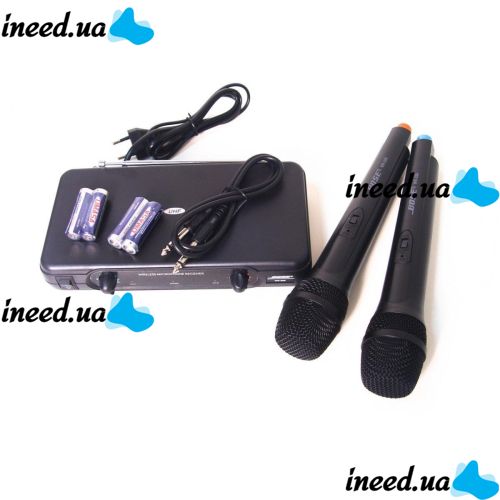 Handheld wireless radio microphone Bose WR-206, professional radio system base with two wireless micro