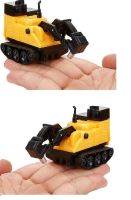 Индукционный трактор с краном Inductive Truck 777-002 едет по линии
