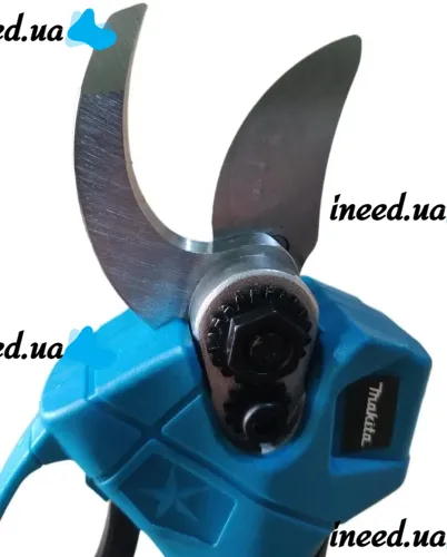 Makita 2 in 1 Power Tool Set DUP270 cordless Pruner and DUC190HN 24V chain saw, a set of Makita tools 2 batteries in a case