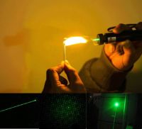 Мощная лазерная указка Green Laser Pointer YL-303 1000mW, аккумуляторный зеленый лазер с ключом BL-303 диодный с насадкой эффектов для презентации