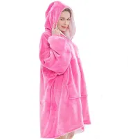 Толстовка-плед с капюшоном Huggle Hoodie Ultra Plush Blanket 2в1 унисекс оверсайз худи плюшевый плед с рукавами на флисе 74Х110 см Розовая
