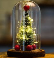 Новогодняя елка в стеклянной колбе 15 см Christmas Light с LED гирляндой и шарами, настольный декоративный рождественский ночник на батарейках
